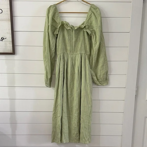 Fall $10 SALE🍂🍁

Petal and Pup Elegant Green Long Sleeve - Picture 2 of 8